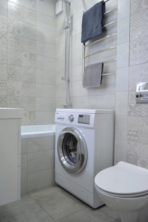 Небольшой санузел в который удалось уместить все. 04