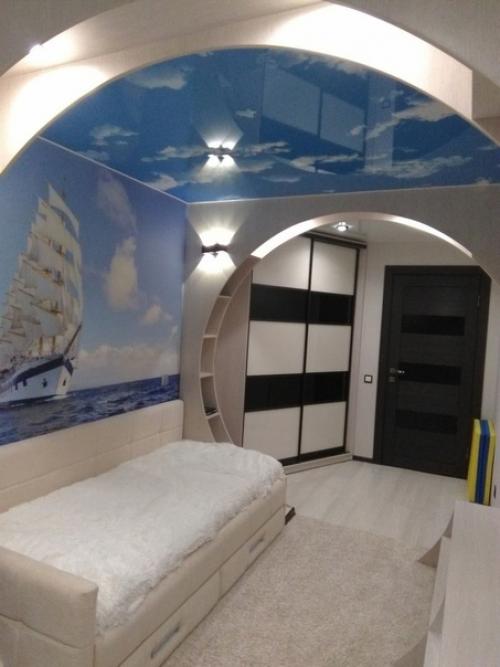 Применили такой вариант разделения детской комнаты на зоны. 01