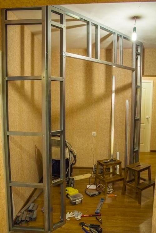 Я давно мечтала о гардеробной, но никак не доходили руки её сделать, и к тому же мы не знали, где её можно расположить.