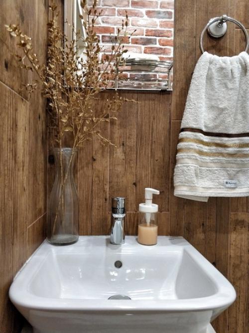 Оформили свой санузел таким вот необычным образом, одна половина как бы стиль Урбан, вторая природный. 05