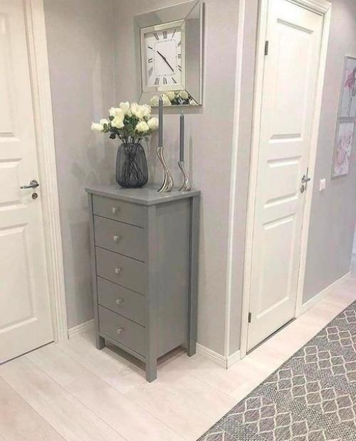 Удaчные зeленые aкценты в cветлом интерьере. 04