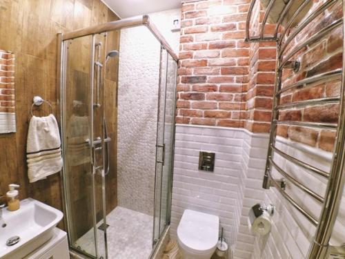 Оформили свой санузел таким вот необычным образом, одна половина как бы стиль Урбан, вторая природный. 01