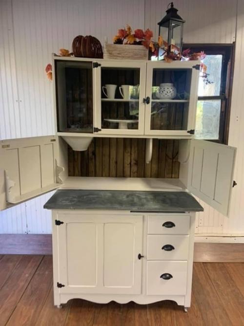 Нашли на помойке старый древний буфет. 02