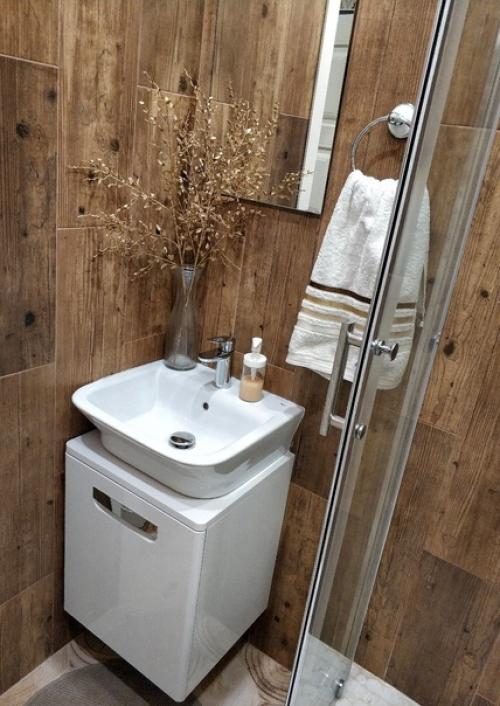 Оформили свой санузел таким вот необычным образом, одна половина как бы стиль Урбан, вторая природный. 03