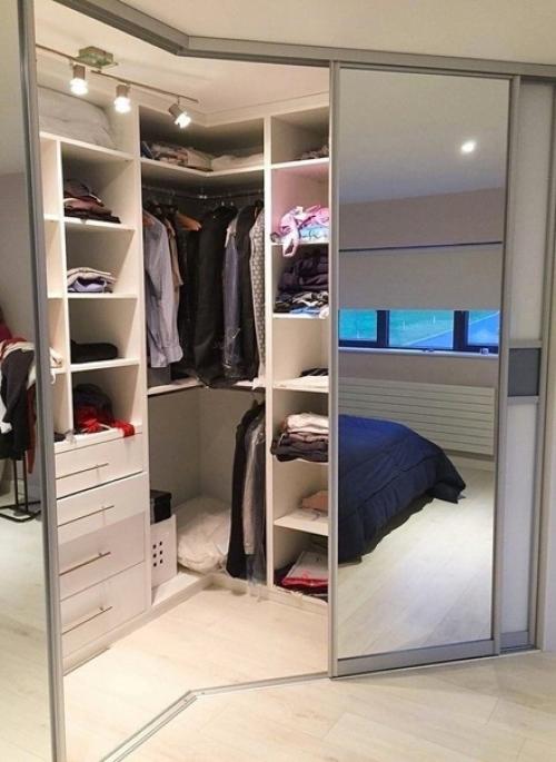 Я давно мечтала о гардеробной, но никак не доходили руки её сделать, и к тому же мы не знали, где её можно расположить. 01