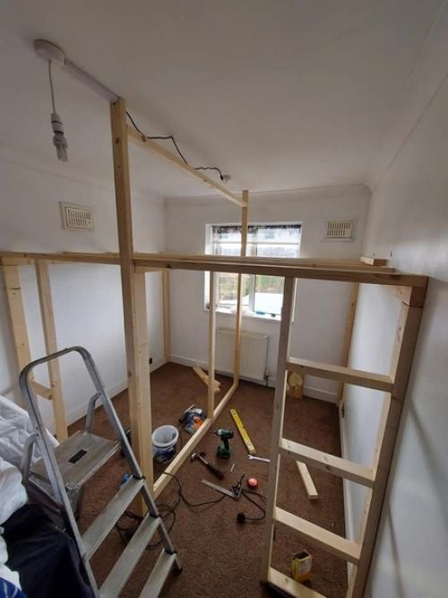 Комната для детей у нас была только одна, но каждому нужно своё личное пространство, и вот что мы придумали.