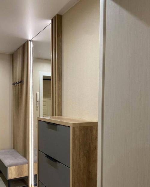 Решили с мужем обновить ремонт в прихожей комнате. 09