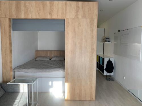 Изначально все не верили, что из студии можно сделать что-то необычное и крутое. 02