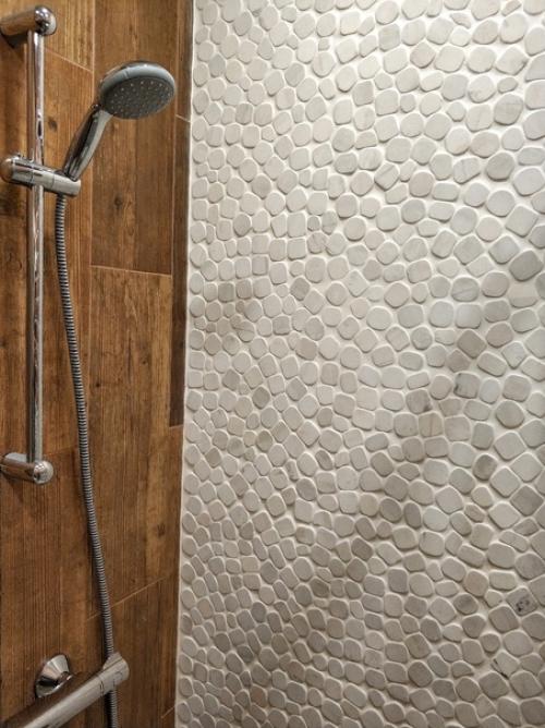 Оформили свой санузел таким вот необычным образом, одна половина как бы стиль Урбан, вторая природный. 04