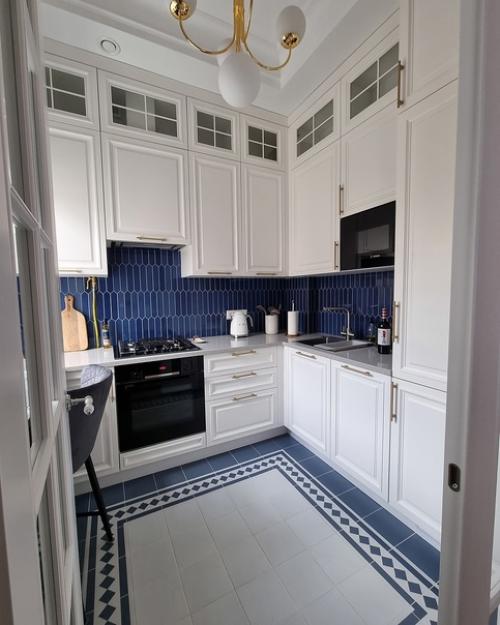 Живу одна, решили наконец - то обновить свою кухню.