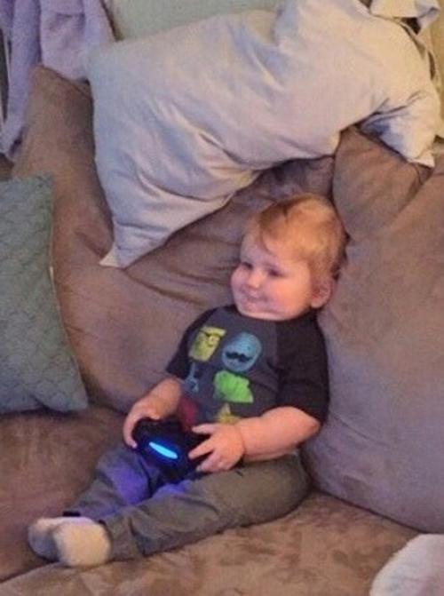 Вот такую картину я недавно в гостиной комнате увидела. 01