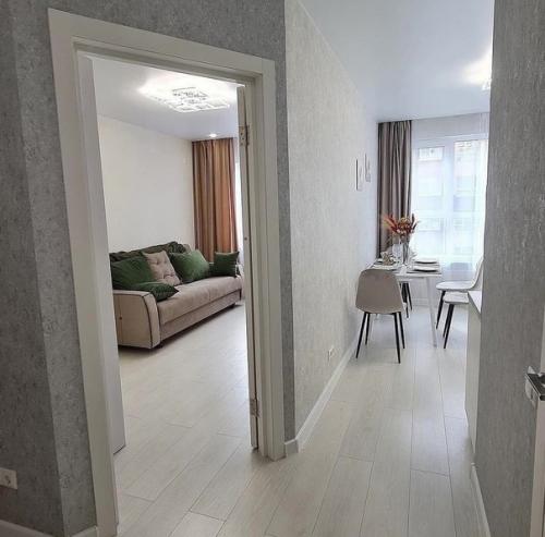 Решила продемонстрировать интерьер нашего жилья на ваше обозрение. 01