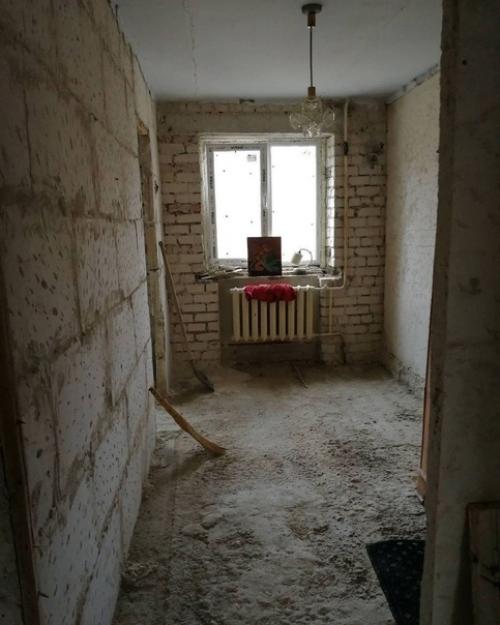 Комнатка как видите у нас совсем небольшая, сделали в ней спальню.