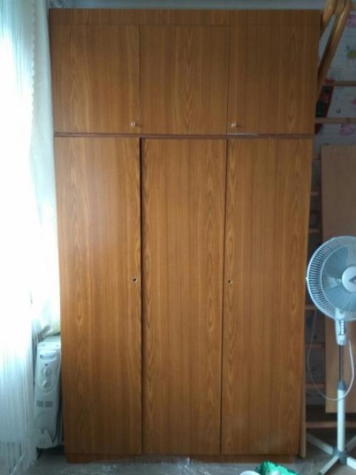 Жалко было выкидывать старый шкаф, и решили немного его обновить, вот что у нас получилось.