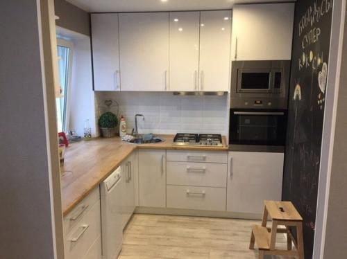 Моя кухонка, всю площадь задействовали по максимуму. 02