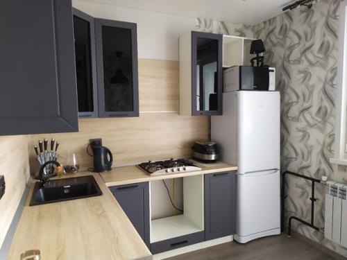 Обновили себе кухню, сильно не заморачивались, делали так, как велит душа. 03