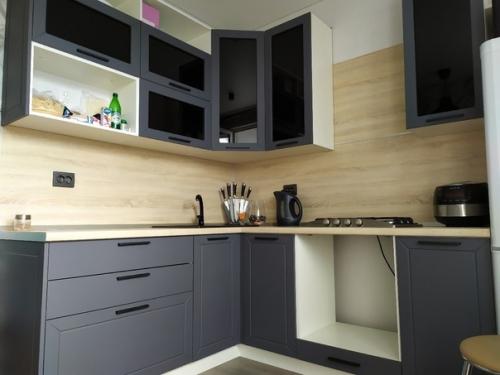 Обновили себе кухню, сильно не заморачивались, делали так, как велит душа. 02