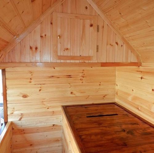 Когда хозяева очень сильно любят своего питомца и смастерили ему отдельный большой домик. 01