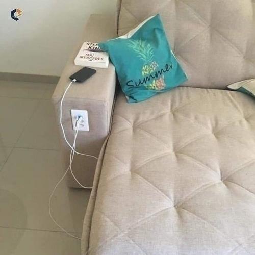 Очень удобная идея розетку в диван добавить. 02