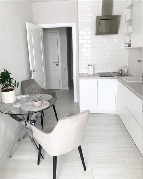 Площадь этой чудесной квартиры 80 квадратов. 06