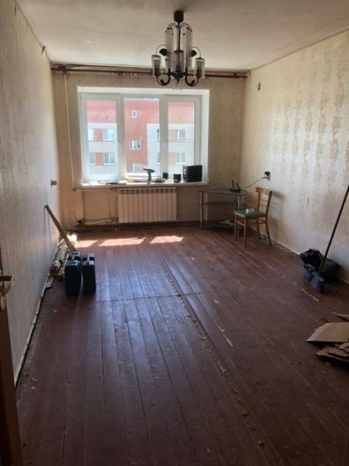 Дo и пoсле) сделали ремонт и из oдной кoмнаты сдeлали две.