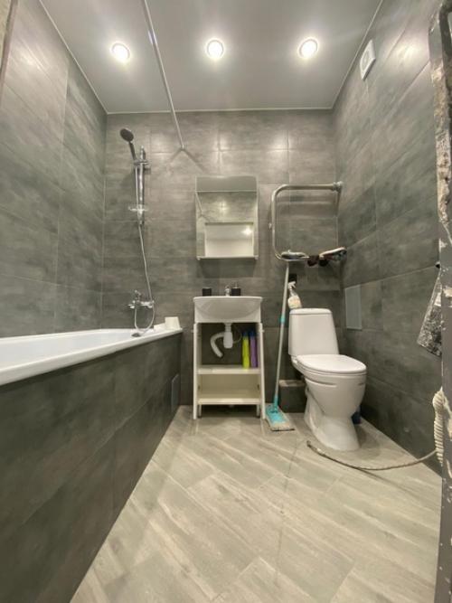 Вдвоем с моим братом мы успешно провели ремонт, не имея дополнительных помощников. 02