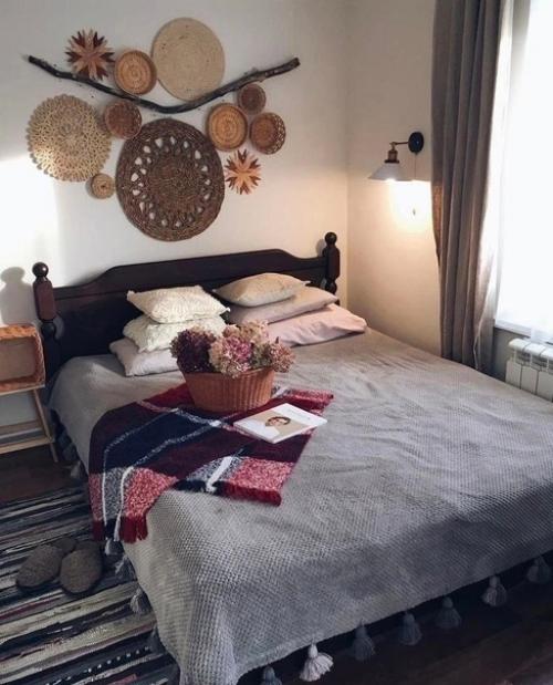 И не скажешь, что в таком неказистом домике так уютно внутри! 02