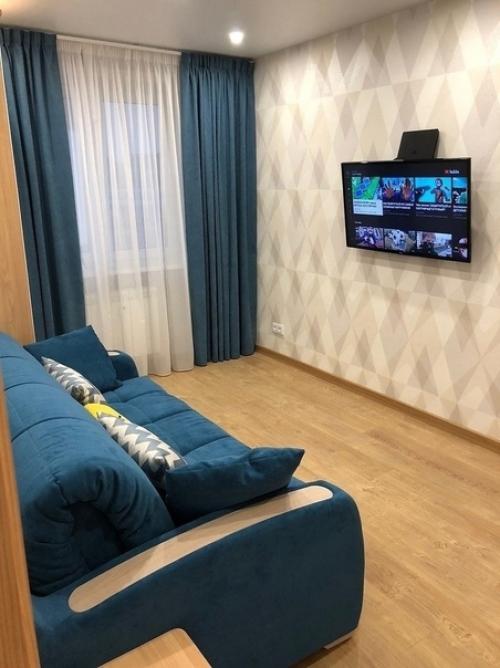 У сына подростка в комнате был очень старый ремонт, решили обновить. 05