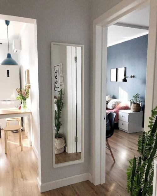 Очень приятно было бы видеть, как холодильник идеально вписывается в стиль кухни, но не хватило места. 04