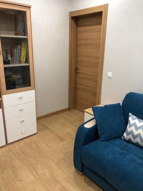 У сына подростка в комнате был очень старый ремонт, решили обновить. 02