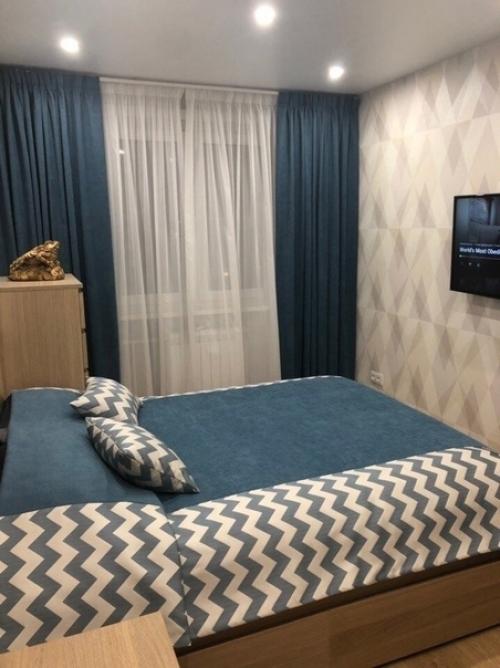 У сына подростка в комнате был очень старый ремонт, решили обновить.