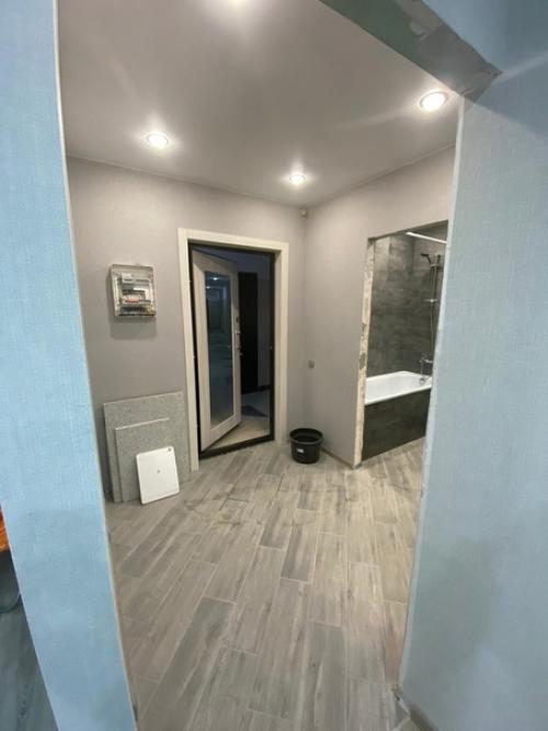 Вдвоем с моим братом мы успешно провели ремонт, не имея дополнительных помощников. 01