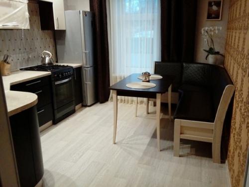 Демонстрирую ремонт кухни и прихожей. 04