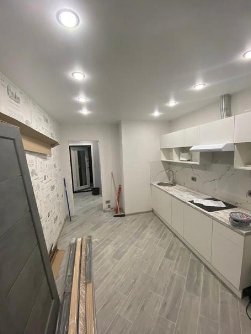 Вдвоем с моим братом мы успешно провели ремонт, не имея дополнительных помощников. 04