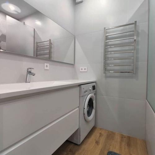 Купили двухкомнатную квартиру в ужасном состоянии, жаль не сфотографировали до, но зато есть после! 04