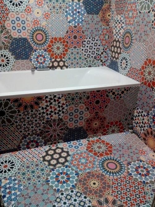 Выбор плитки, сделанной заказчиком, делает эту комнату уникальной. 06