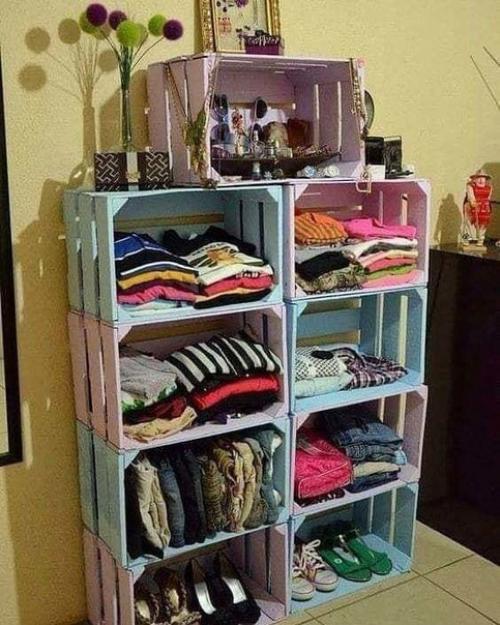 Вот вам еще несколько примеров мебели из поддонов и бакалейных ящиков.