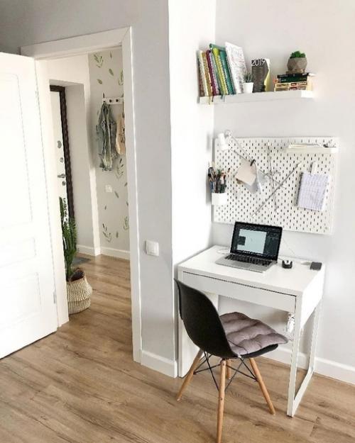 Очень приятно было бы видеть, как холодильник идеально вписывается в стиль кухни, но не хватило места. 06