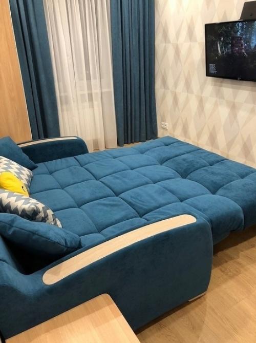 У сына подростка в комнате был очень старый ремонт, решили обновить. 03