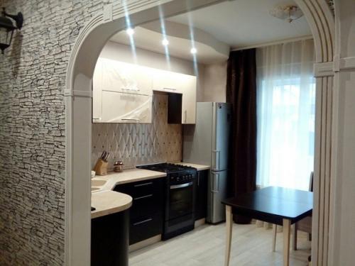 Демонстрирую ремонт кухни и прихожей. 03