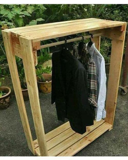 Вот вам еще несколько примеров мебели из поддонов и бакалейных ящиков. 06