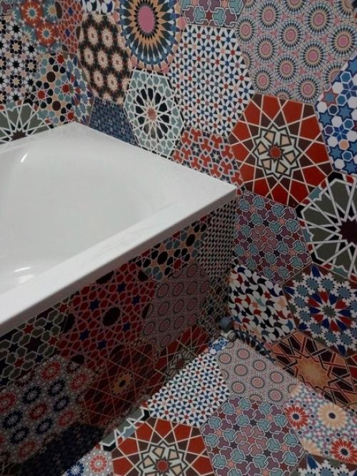 Выбор плитки, сделанной заказчиком, делает эту комнату уникальной. 03