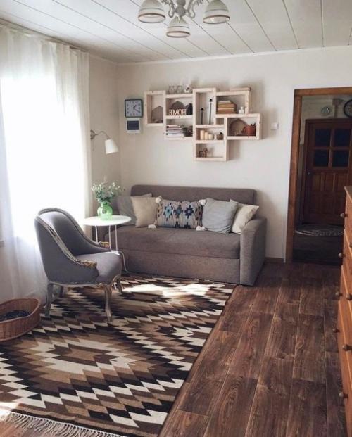 И не скажешь, что в таком неказистом домике так уютно внутри! 03