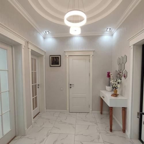 Приобретая квартиру с готовым ремонтом, мы решили не производить никаких дополнительных изменений. 02