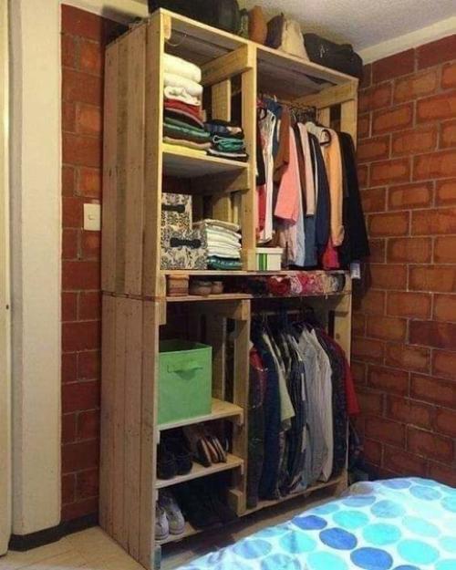 Вот вам еще несколько примеров мебели из поддонов и бакалейных ящиков. 05