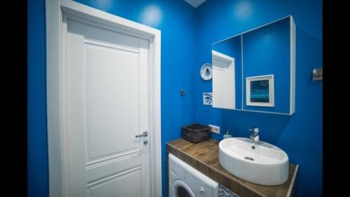 Наша студия.  Для мужа - выделенное место для работки прямо на балкончике. 07