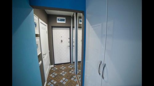 Наша студия.  Для мужа - выделенное место для работки прямо на балкончике. 06