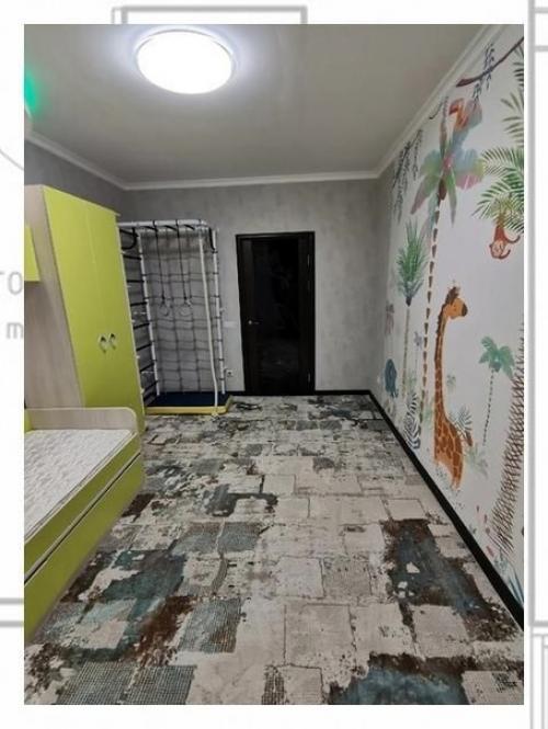 Детскую комнату нашего сына показываю. 02