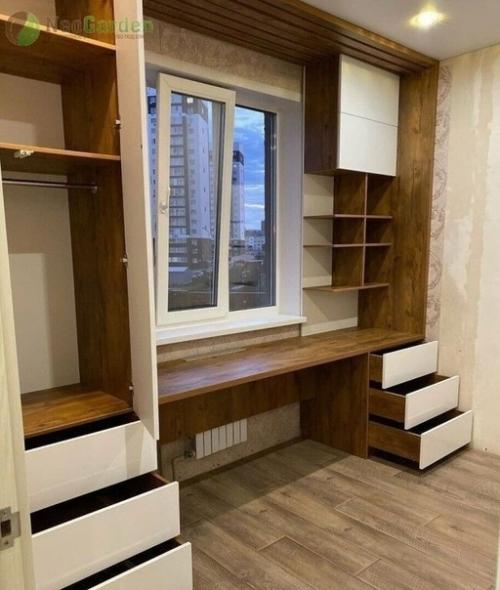 Сейчас стало популярным, делать рабочую зону для детей у окна. 03