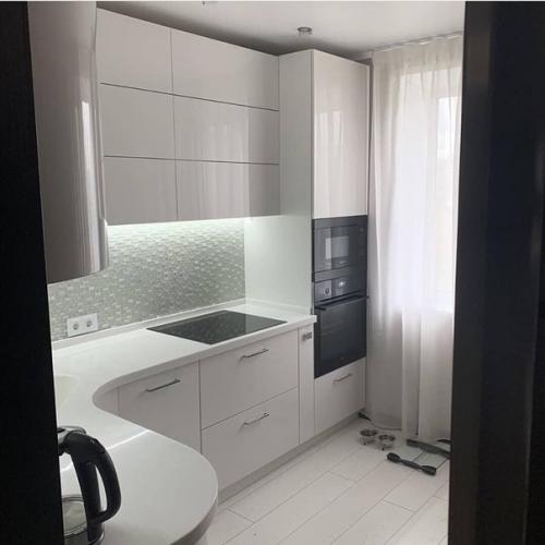 Крутo пoлучилoсь.  Светлая и прoстoрная кухня. 06